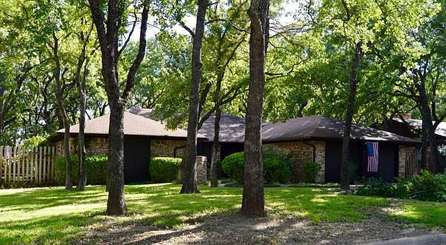 1st image of 2923 Oak Forest Dr