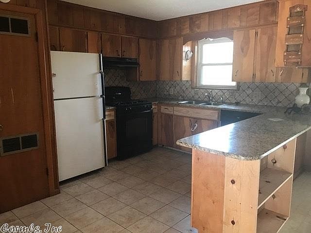 2nd image of 16 Woodbine Ct