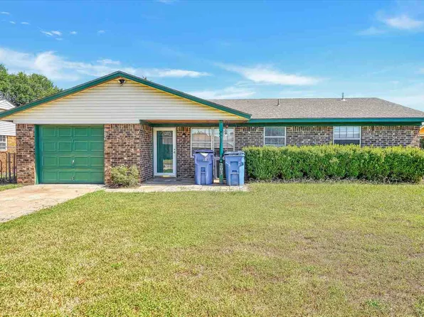 203 N Elk Dr, Cache, OK 73527