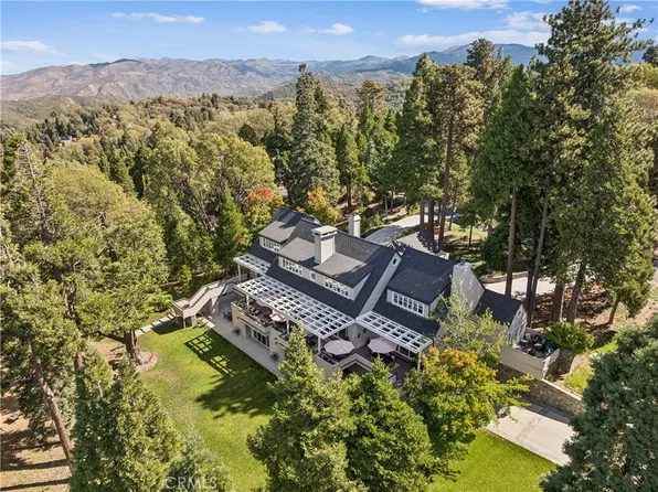 28976 Partridge Pl, Lake Arrowhead, CA 92352