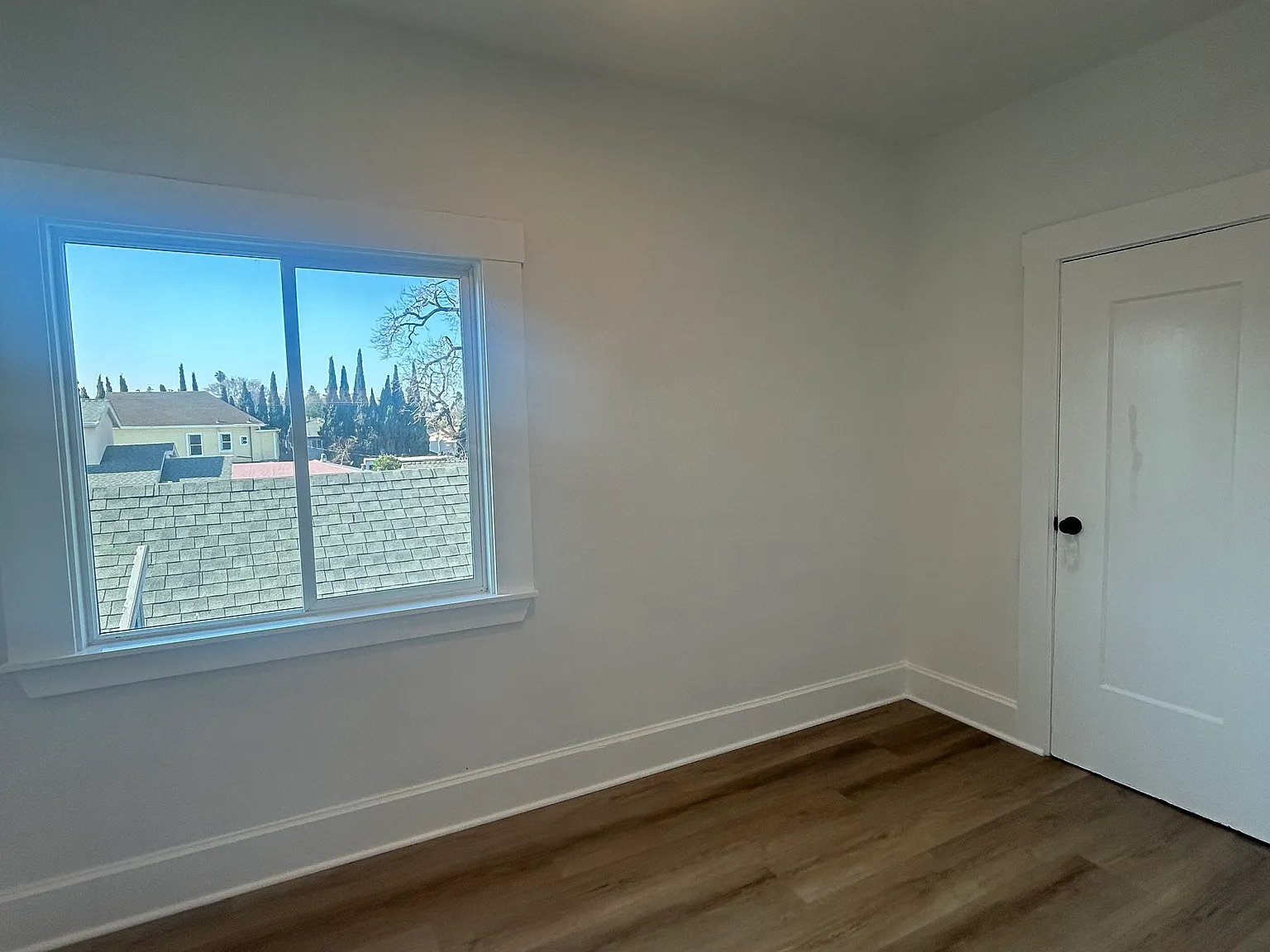 3 bed, 1000 sqft, $2,550 — Photo 2