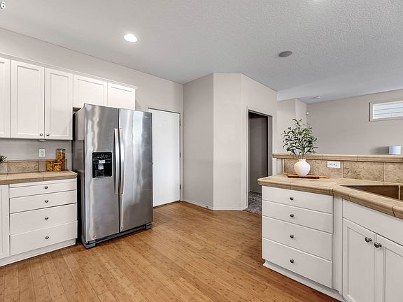 5th image of 4022 NE 91st St