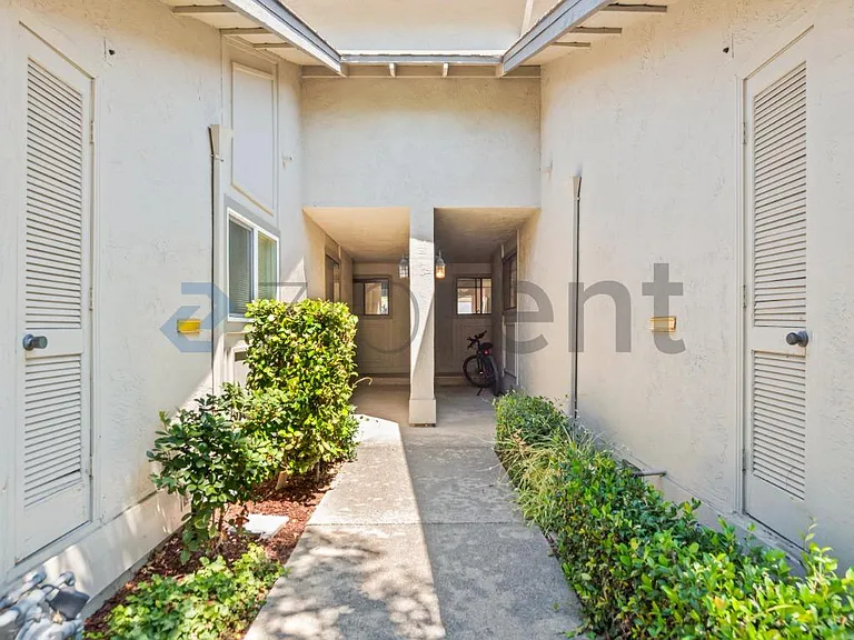 577 Manet Ter — Photo 3
