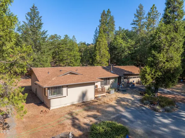 1030 Red Mountain Dr, Grants Pass, OR 97526