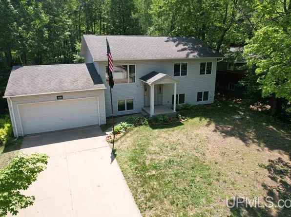 2633 W Center St, Marquette, MI 49855