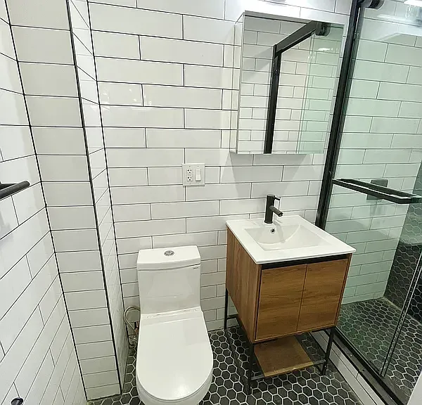 413 E 9th St #2C — Photo 3