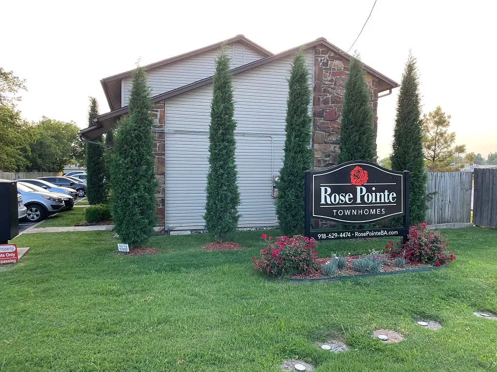 2 bed, 1.5 bath, 1150 sqft, $1,350 — Photo 1