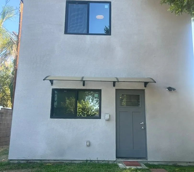 11303 Paso Robles Ave