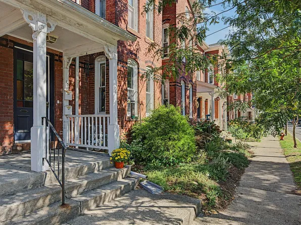 10 Graves Ave #A, Northampton, MA 01060
