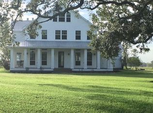 403 Lakeview Dr, Angleton, TX 77515