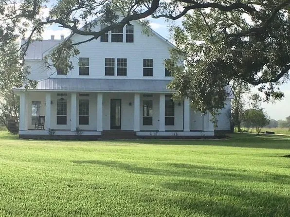 403 Lakeview Dr, Angleton, TX 77515