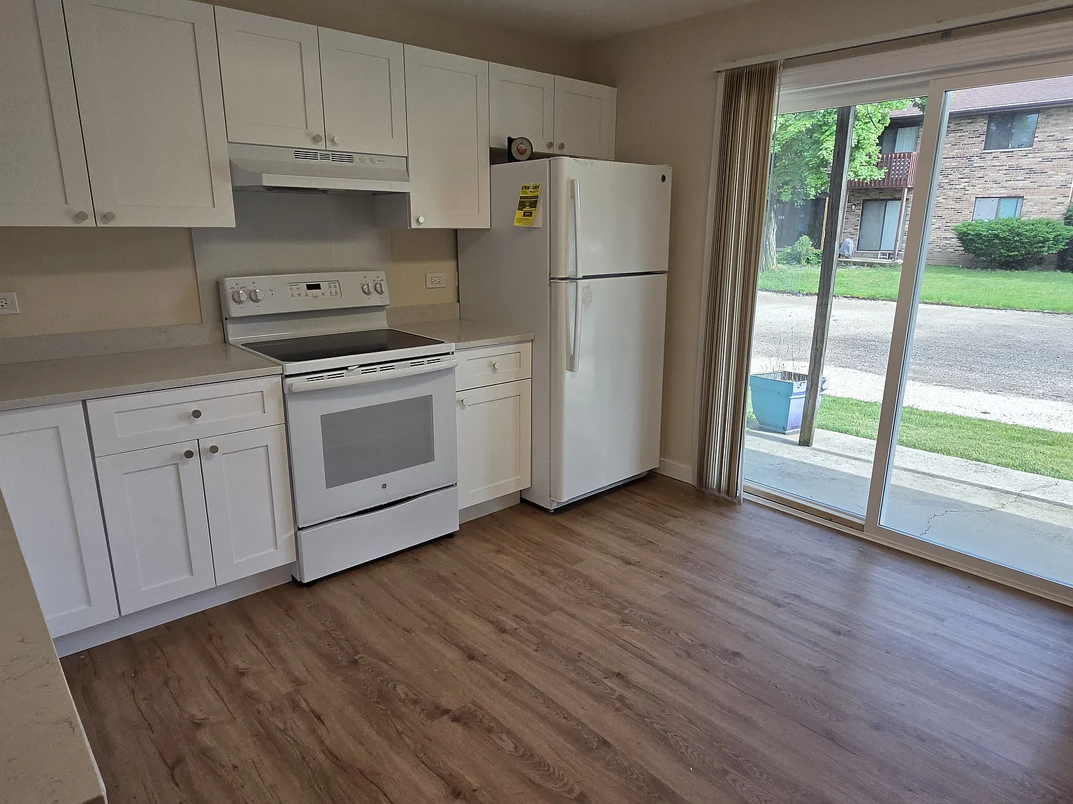 2 bed, 950 sqft, $1,800 — Photo 3