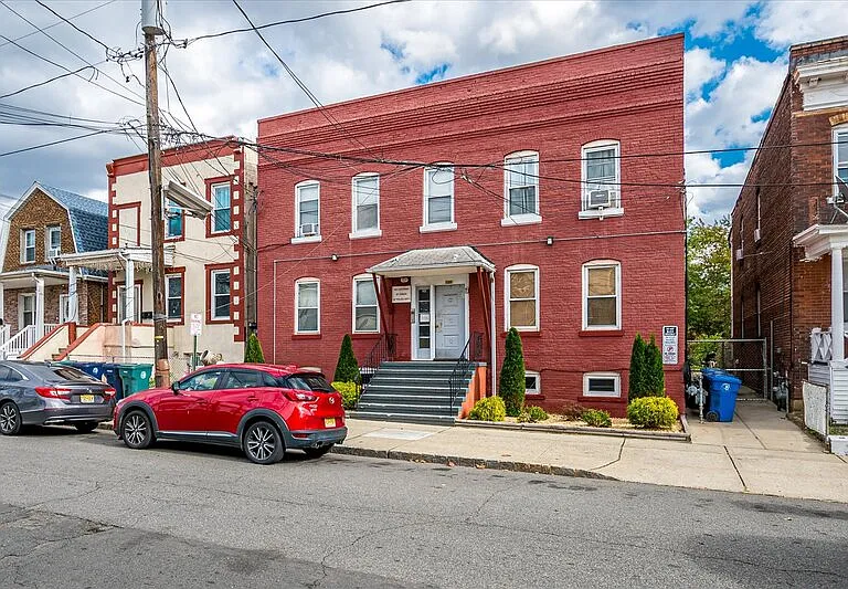 200 Grant St #4 — Photo 2