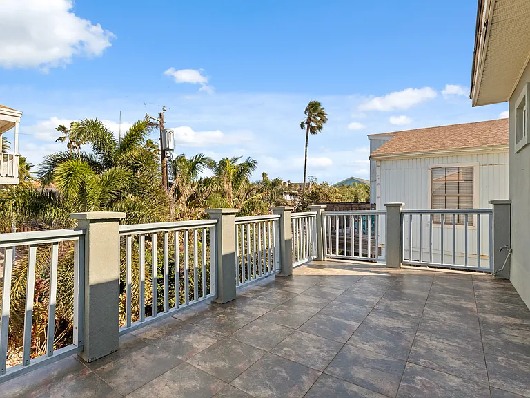 124 E Acapulco St #B — Photo 20