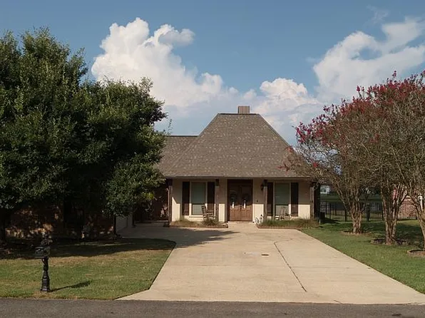 377 Lakeshore Dr, Oscar, LA 70762