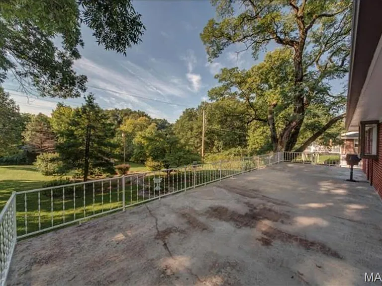 18 Dorchester Dr — Photo 4