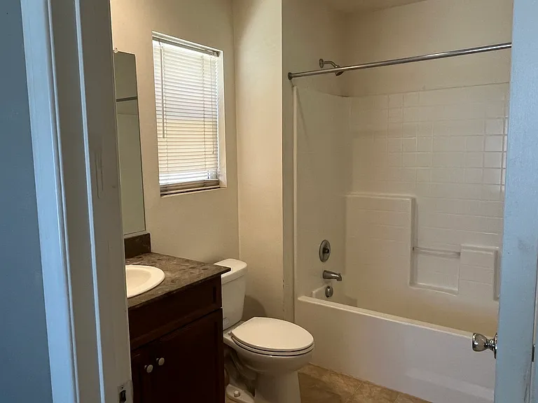160 Yosemite Ave — Photo 11