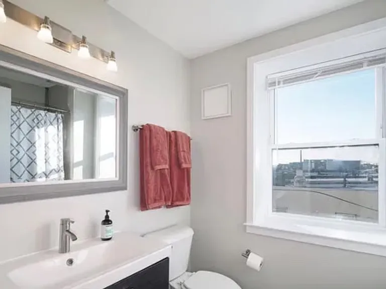 1114 Mifflin St #3 — Photo 5