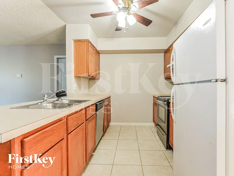 710 Leeward Dr — Photo 7