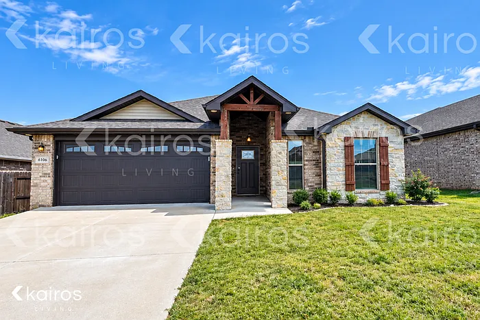 3 bed, 2.0 bath, 1761 sqft, $1,825 — Photo 1
