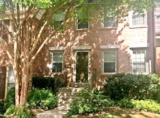 10354 Hampshire Green Ave, Fairfax, VA 22032