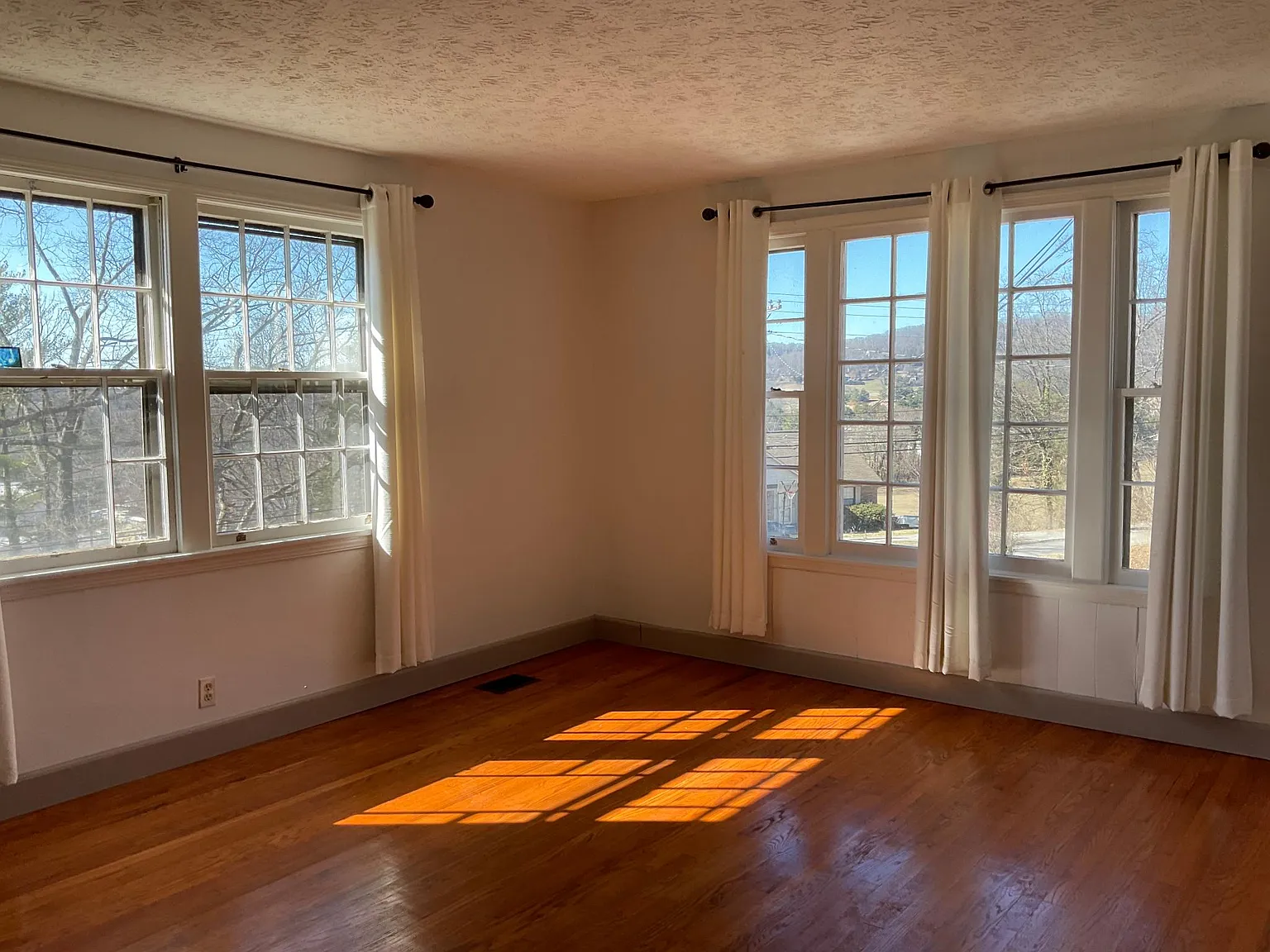 3 bed, 2.5 bath, 1600 sqft, $1,800 — Photo 4