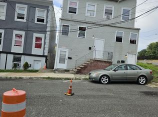 12 Oriental St, Newark, NJ 07104