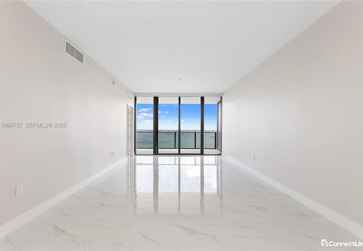 3 bed, 3.0 bath, $8,200 — Photo 2
