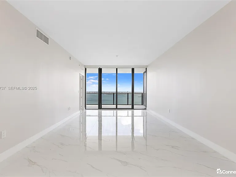 700 NE 24th St #4206 — Photo 2