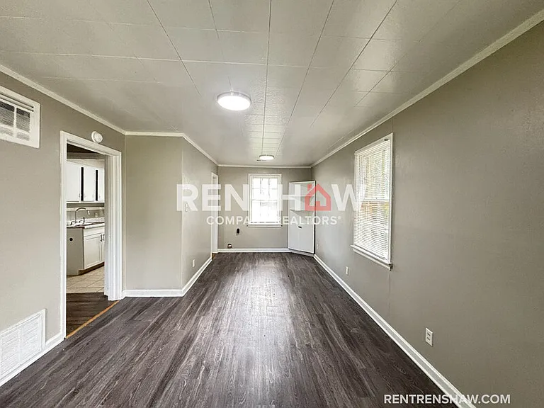 1065 Larry Ln — Photo 2
