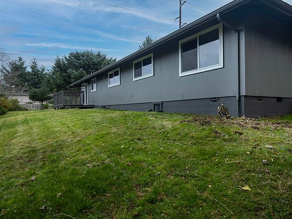 5th image of 120 SW Greenwood Way