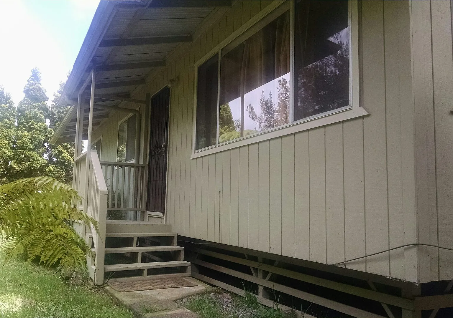 Lovely 3 bedroom 1.5 bath in cool Volcano Village — Photo 1