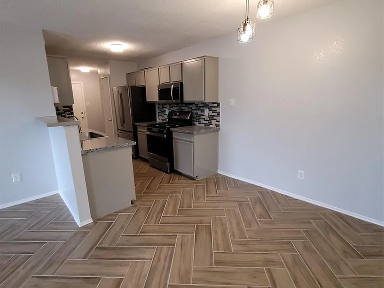 1306 York Castle Dr #B — Photo 7