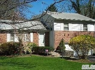 2 Cary Rd, Great Neck, NY 11021