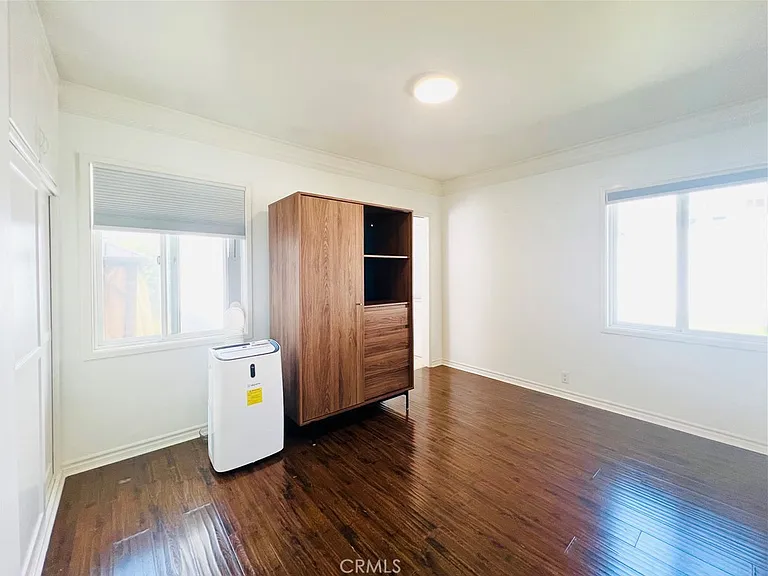 5118 Riverton Ave — Photo 11