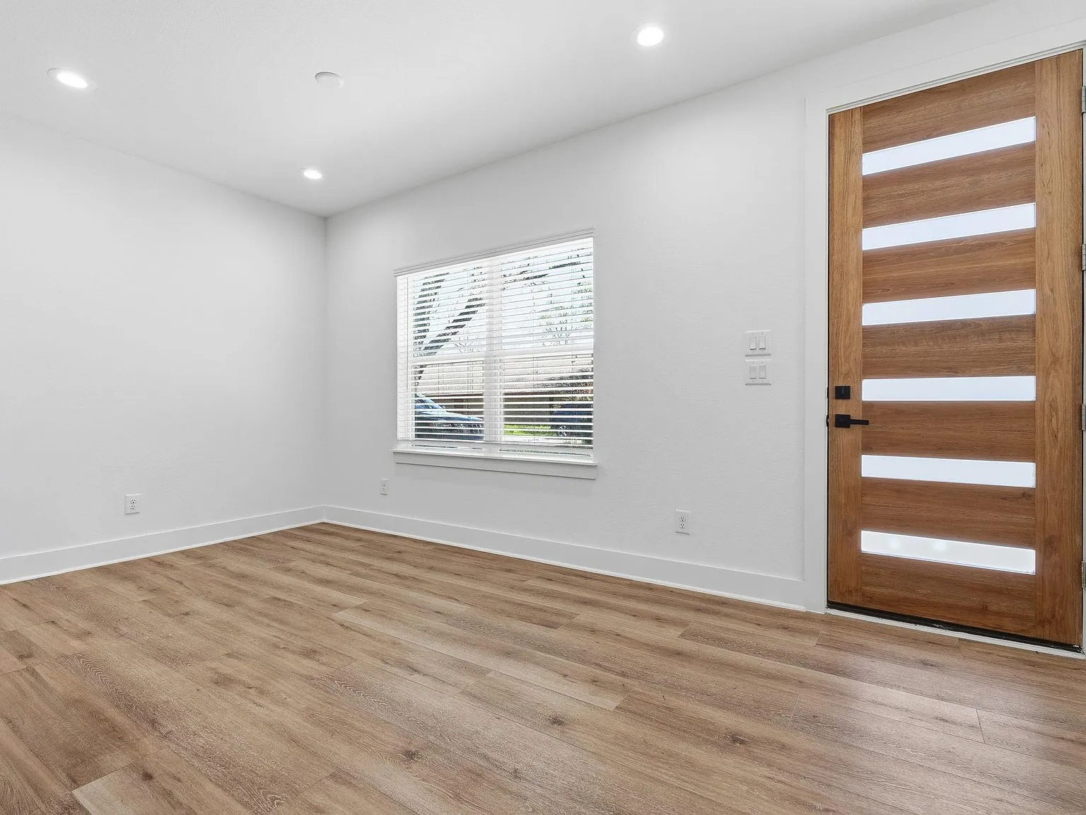 4 bed, 3.0 bath, 1476 sqft, $1,850 — Photo 4