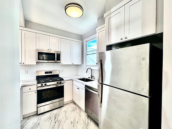 5th image of 85 Toledo Way #6