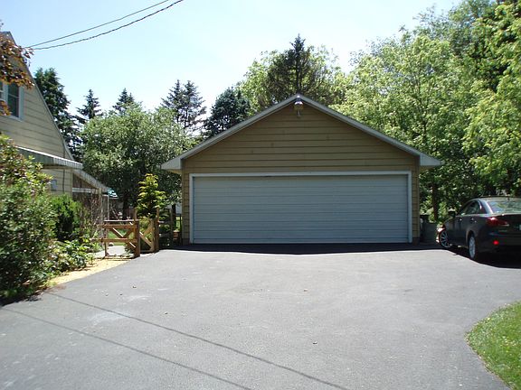 Detached 2 Car Garage