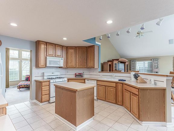 4th image of 7089 Clear Water Ct