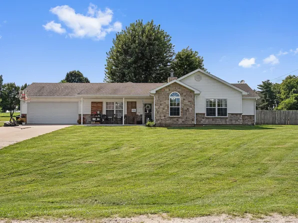 134 Stagecoach Rd, New Franklin, MO 65274