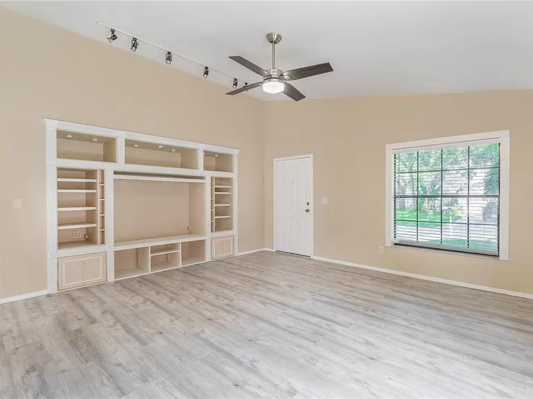 3826 Lake Shore Dr — Photo 4