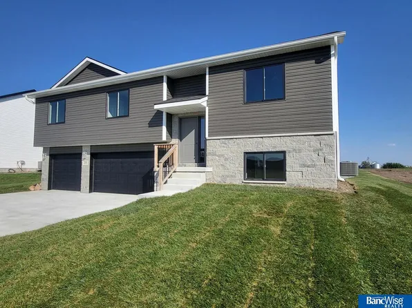 530 Railroad St, Hallam, NE 68368