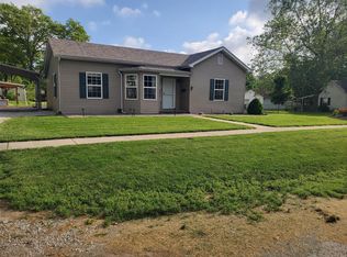 1411 Jefferson St, Carlyle, IL