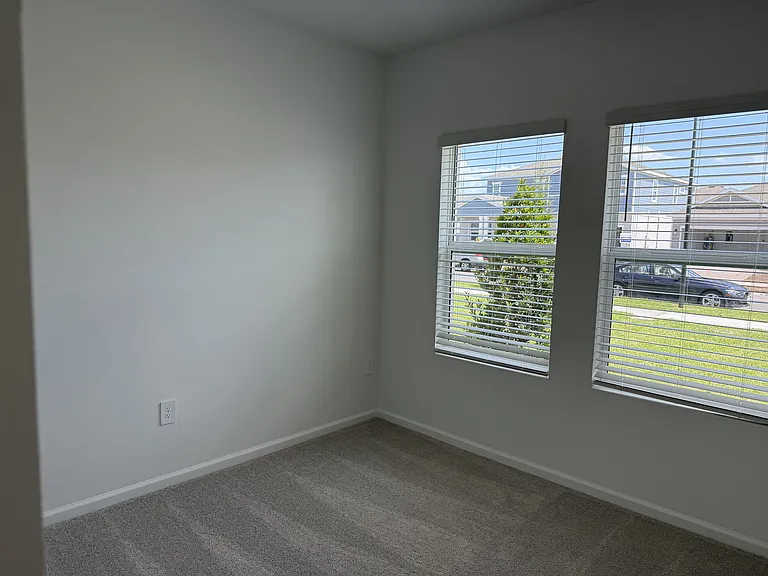 5599 Fiona Ln — Photo 11