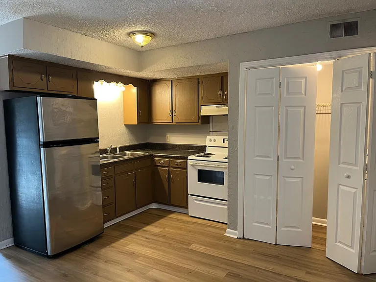 3010 Delaware Ave — Photo 2