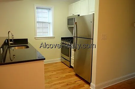 2 bed, 1.0 bath, 1100 sqft, $5,395 — Photo 3