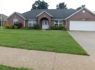 8008 Covington Rd, Siloam Springs, AR 72761