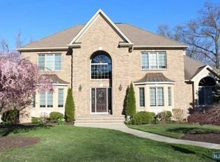 11 Marguerite Ct, Little Falls, NJ 07424