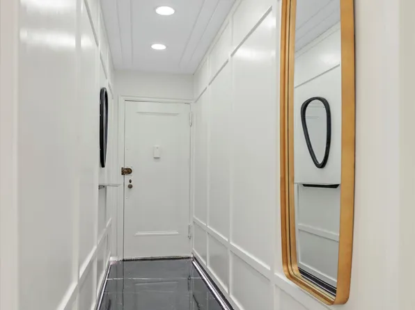 741 West End Avenue image 9 of 13