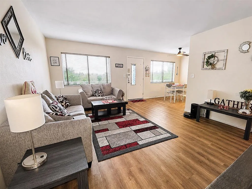 2 bed, 1.0 bath, 874 sqft, $1,500 — Photo 3